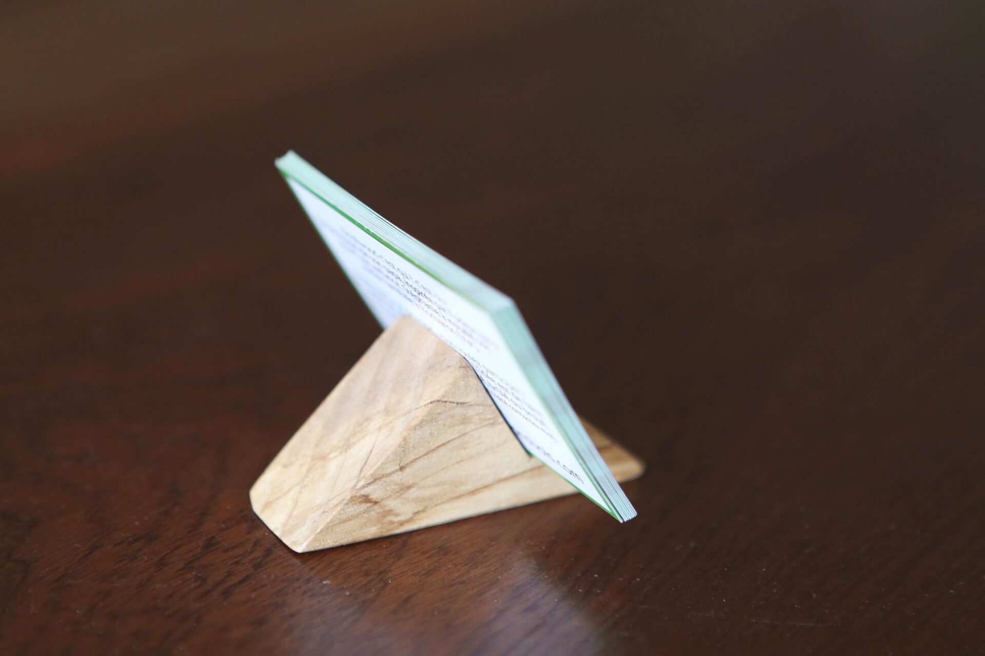 CLISPEED Porte-cartes De Visite En Bois - Design Ouvert à Grain Naturel, Stable, Pour Bureau, Salon, Comptoir - 11,5x7x4,5 Cm