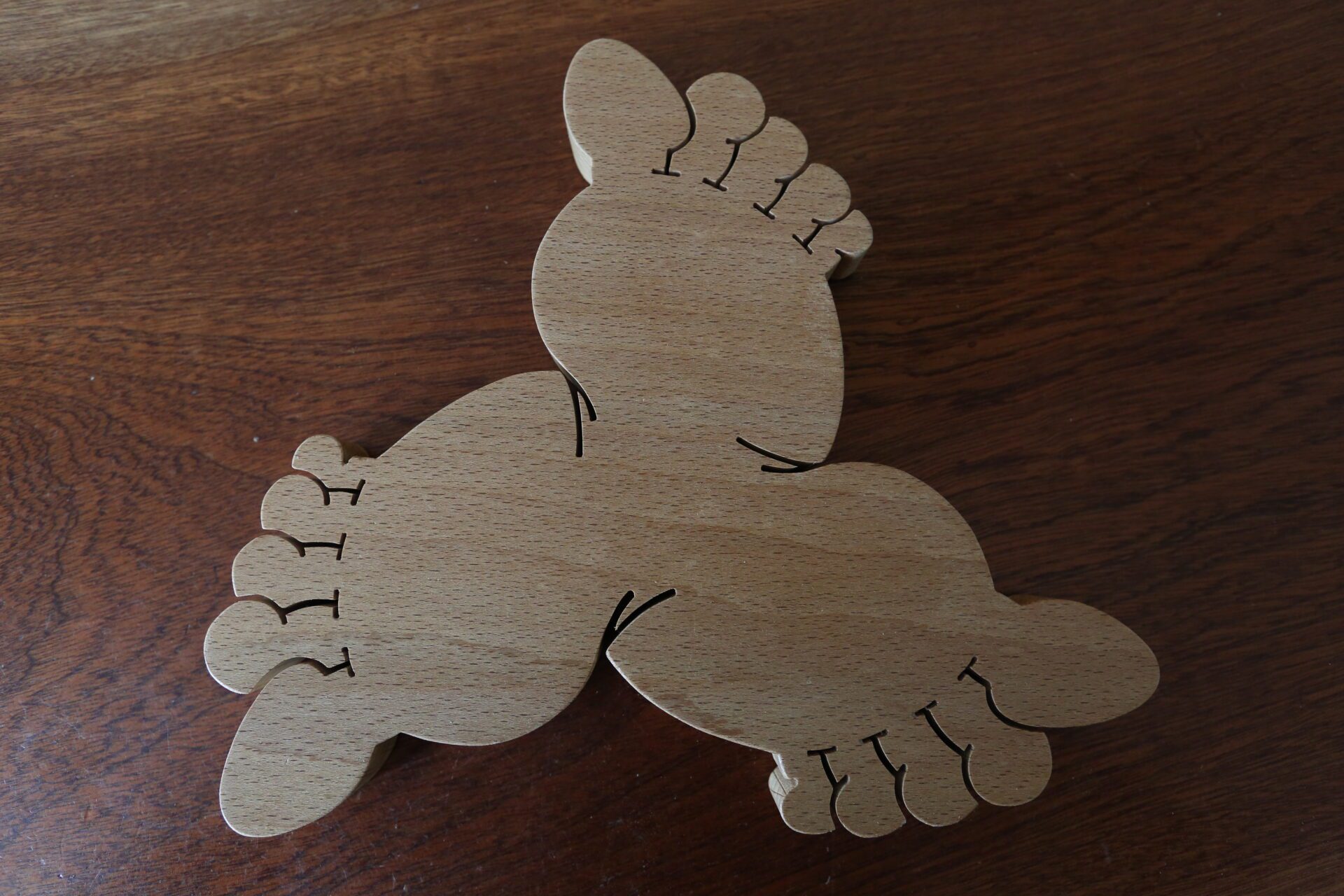 Dessous De Plat Sur Pied En Bois Sculpté Main – Diamètre 23cm, Hauteur 25cm, Motif Fleur