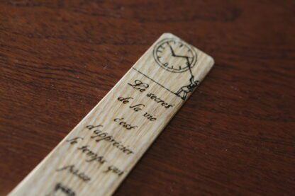 Marque-page en bois "Le secret de la vie c'est d'apprécier le temps qui passe"