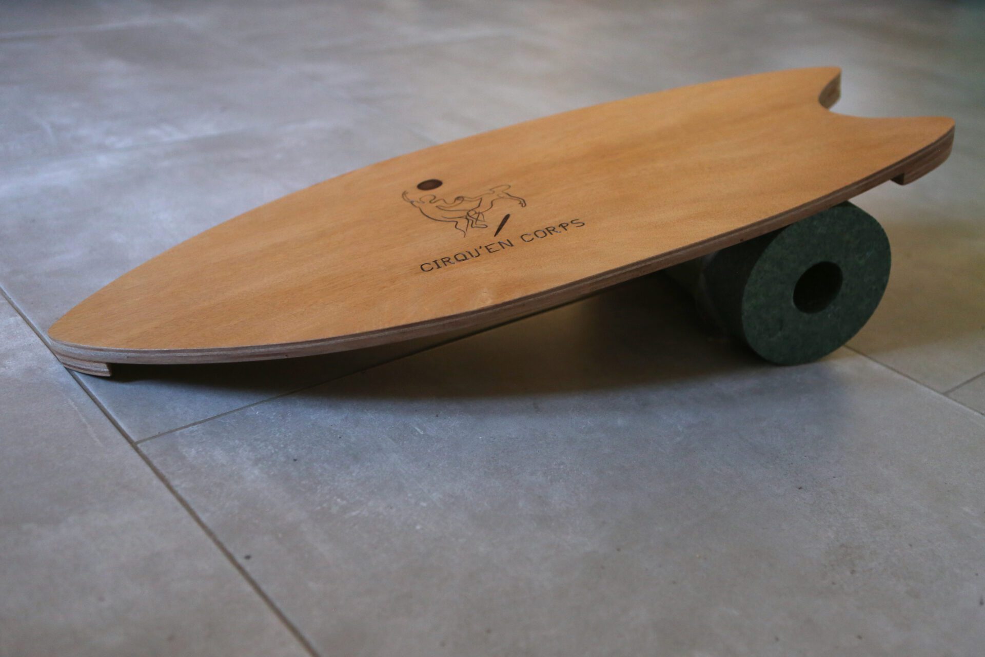 Brunelli Planche d'équilibre kit complet avec demi-sphère et rouleau en liège, Surfer 87cm au meilleur prix sur