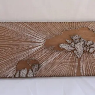 L'éléphant sous la lumière
