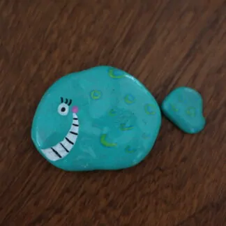 Galet puzzle poisson vert qui sourit