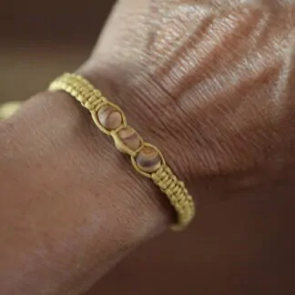 Bracelet macramé "3 Perles en olivier"