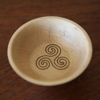 Coupelle gravée en hêtre