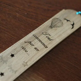 Marque-page en bois "Tout commence par un rêve"