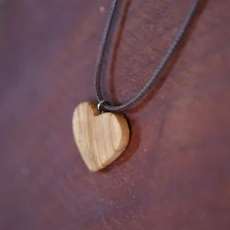 Pendentif "Le petit cœur" en Olivier