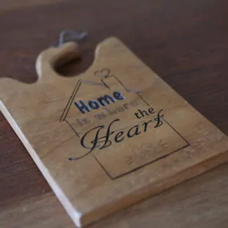 Petite Planche à découper ou de présentation en Iroko 22cm "Home"