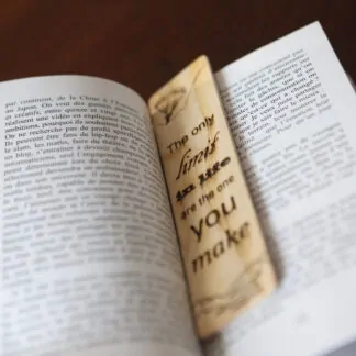 Marque-page en bois "The only limit in life are the one you make"