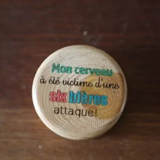 Décapsuleur aimanté gravé "Mon cerveau à été victime d'une six bières attaque !"