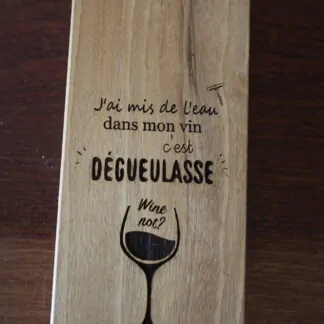 Présentoir pour bouteille de vin "j'ai mais de l'eau dans mon vin, c'est dégueulasse" 3