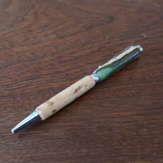 Stylo en Genévrier ou Cade + résine époxy couleur verte