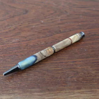 Stylos en Olivier + résine époxy couleur orange en haut et vert en bas