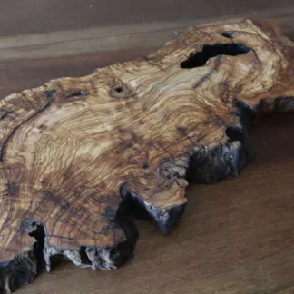 Planche à découper ou de présentation en Olivier 68cm