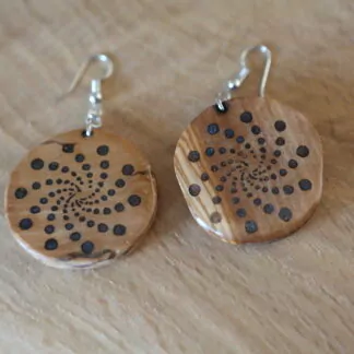 Boucle d'oreille résine bleu foncé spirale grand modèle