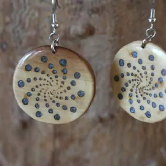 Boucle d'oreille résine bleu spirale grand modèle 3