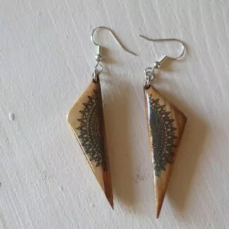 Boucle d'oreille résine triangle mandala vert