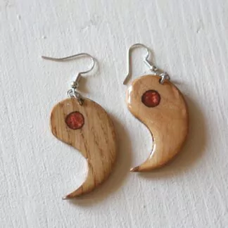 Boucle d'oreille résine Virgule orange