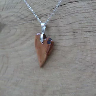 Pendentif Petit Cœur Résine bleue foncé + Bois naturel
