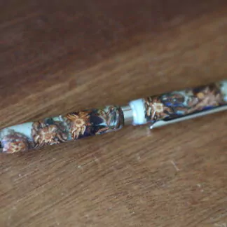 Stylos en résine époxy blanche + pomme de pin