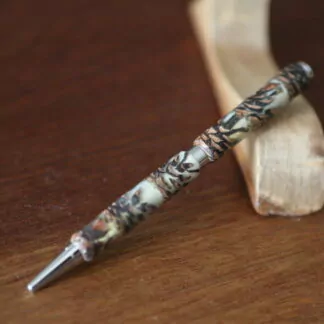 Stylos en résine époxy blanche + pomme de pin