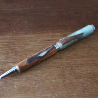 Stylos en Résine époxy couleur vert d'eau Olivier en haut et Fruitier en bas