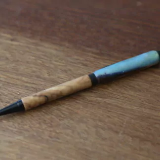Stylos en Olivier en bas+ Cyprès et résine époxy couleur vert d'eau en haut